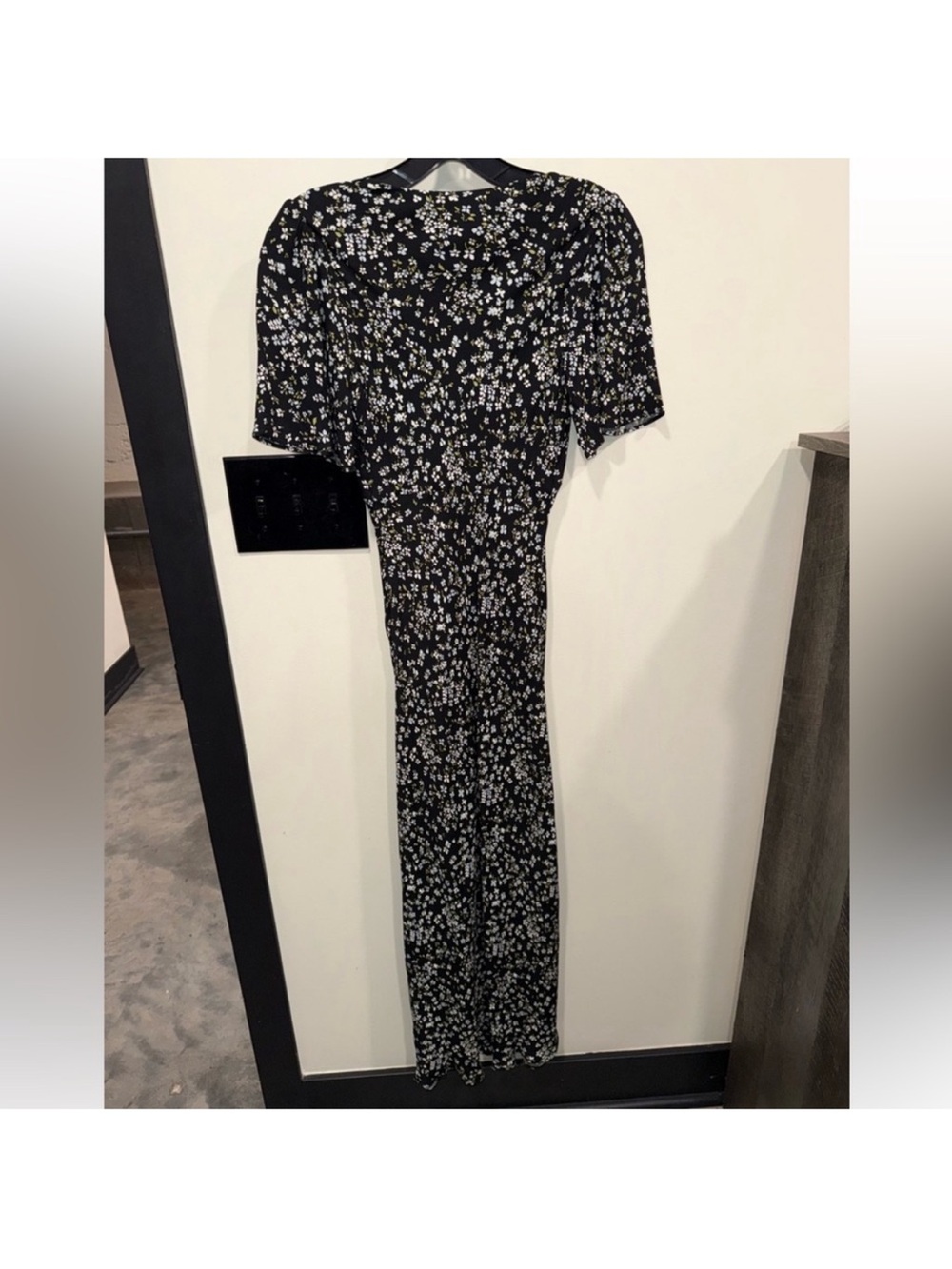 NWT Reformation Tyra Short-Sleeve V-Neck Midi Dress size 0 - Picture 6 of 7